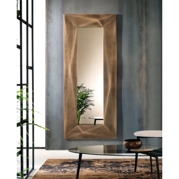 Specchio Diamond con cornice in ottone spazzolato di Riflessi