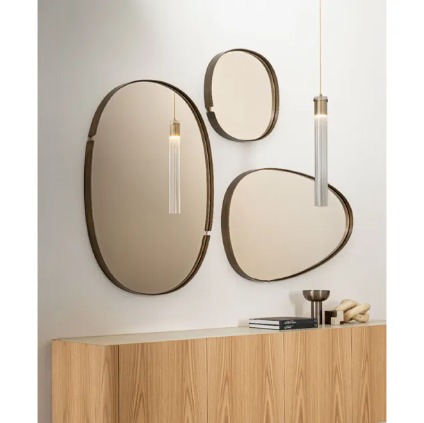 Specchio con cornice in metallo verniciato Lumière di Riflessi