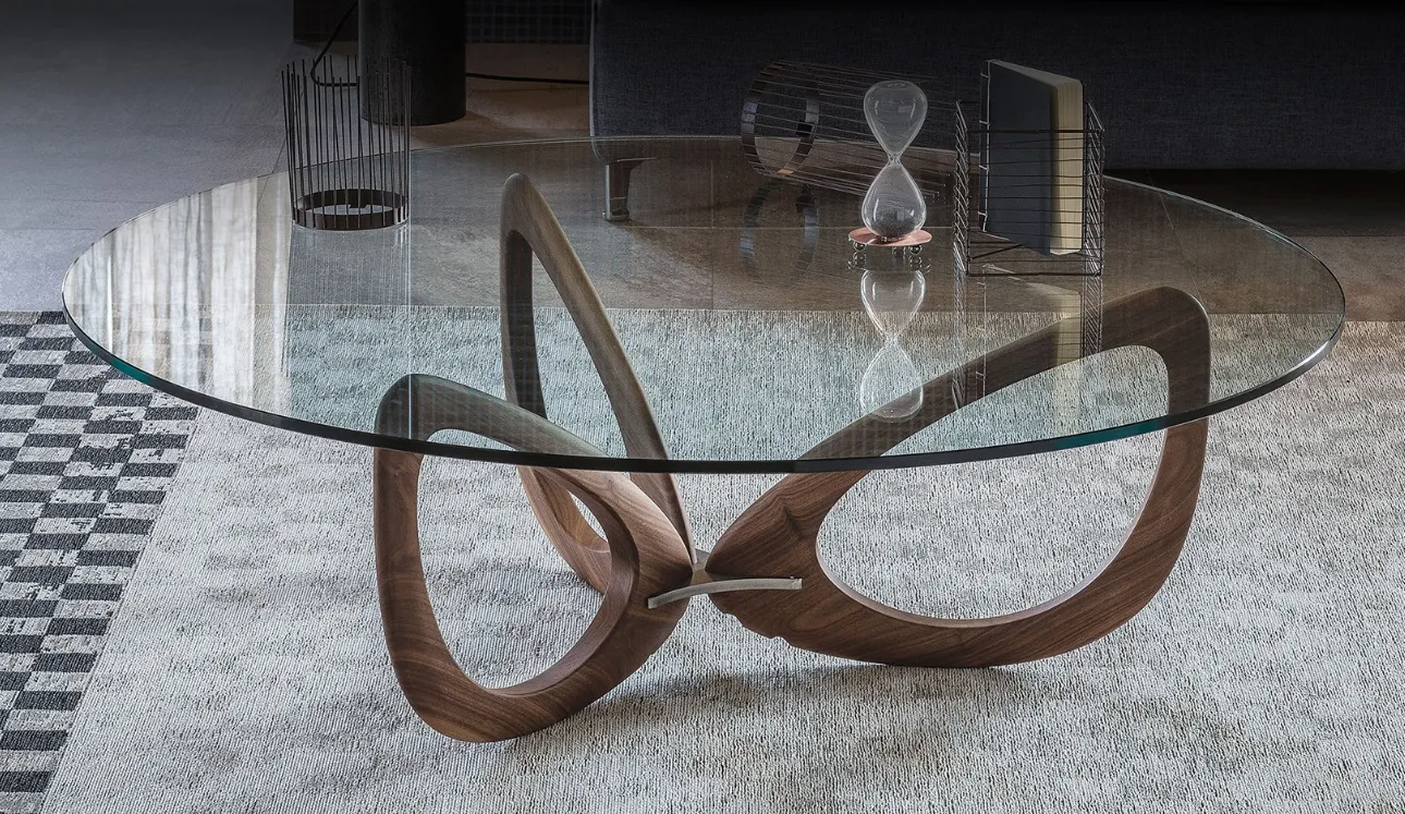 Tavolino con base in legno massello di Noce Canaletto e piano in cristallo Helix di Cattelan Italia