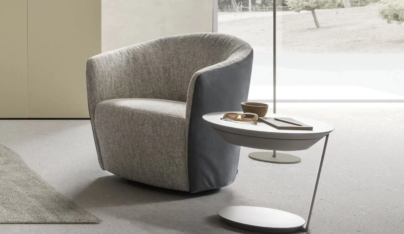 Tavolino rotondo Point in laccato opaco con gamba laterale di Presotto