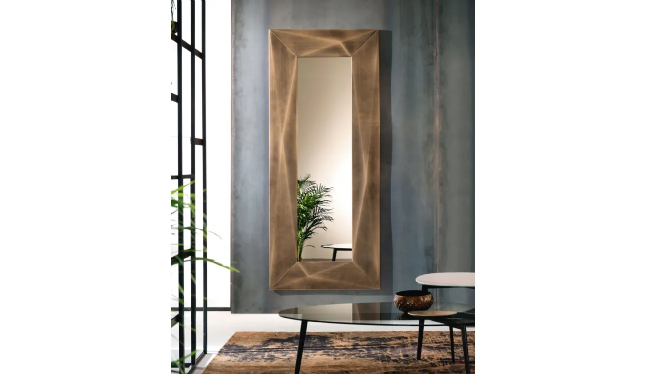 Specchio Diamond con cornice in ottone spazzolato di Riflessi
