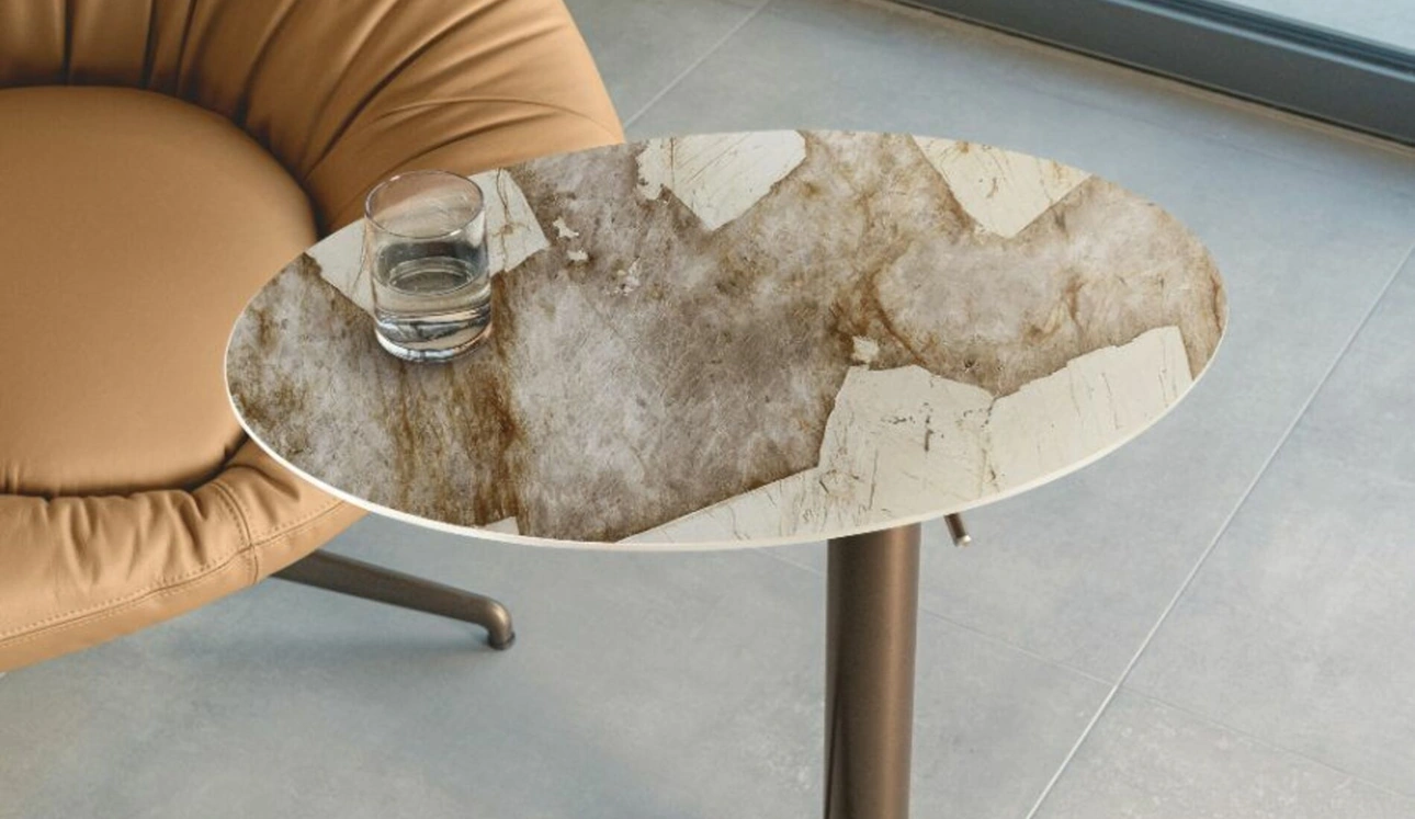 Tavolino Tek in ceramica di Riflessi