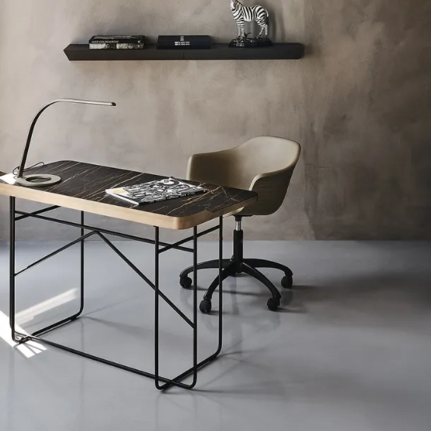 Scrittoio Wolf Keramik con piano in ceramica Marmi e base in acciaio di Cattelan Italia