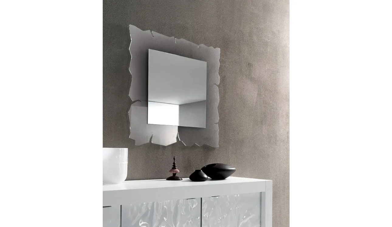 Specchio di design realizzato con cornice in metacrilato trasparente Vision di Riflessi