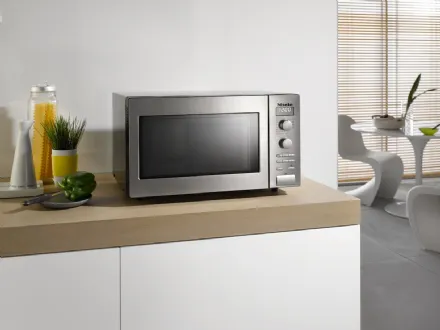 Forno a Microonde con Grill M6012SC con programmi automatici di Miele