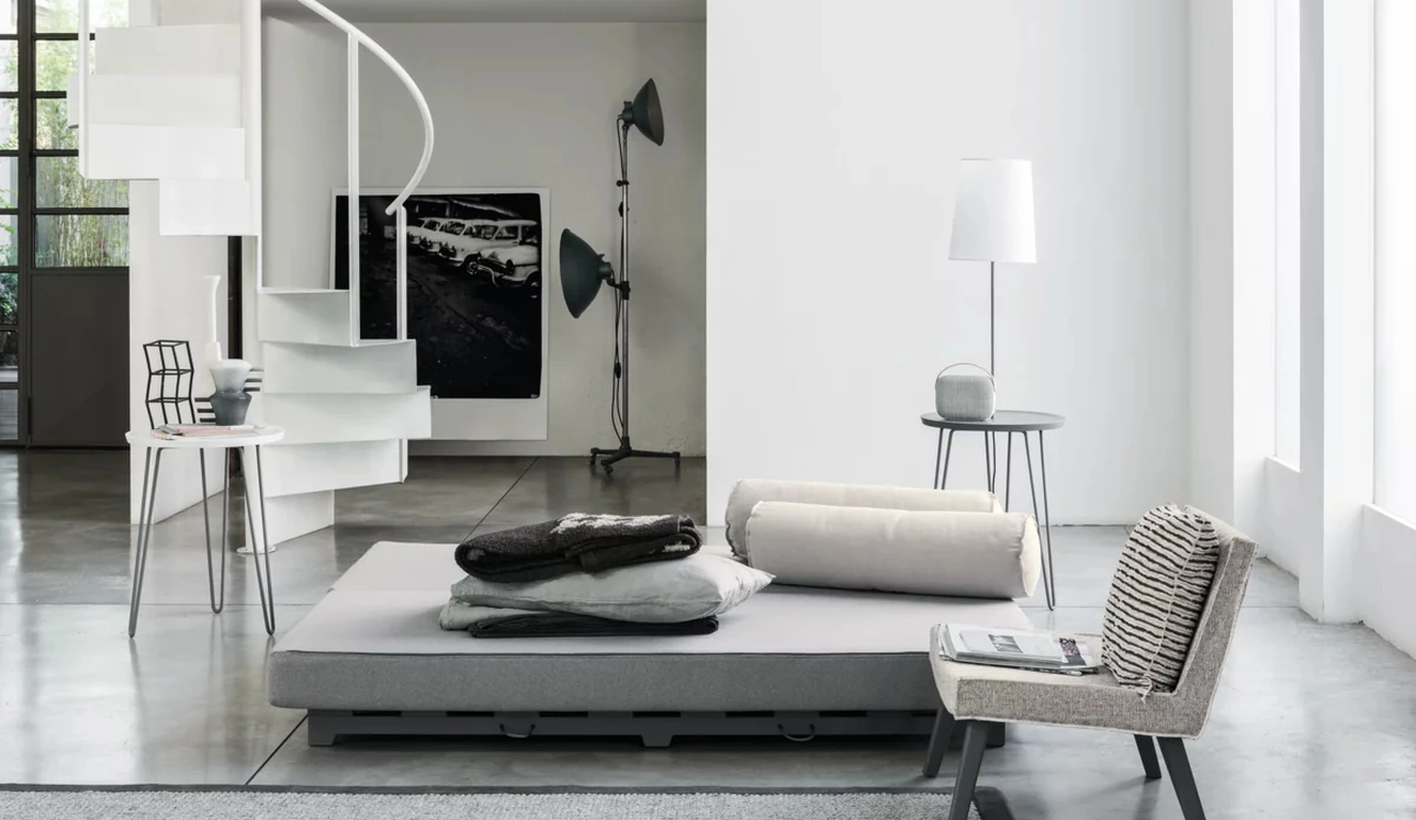 Lampada da terra LC 47 in acciaio e pergamena di Gervasoni