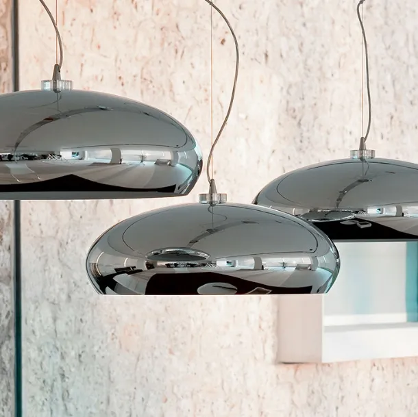 Lampada a sospensione in acciaio cromato a cupola bianca Hublot di Cattelan Italia