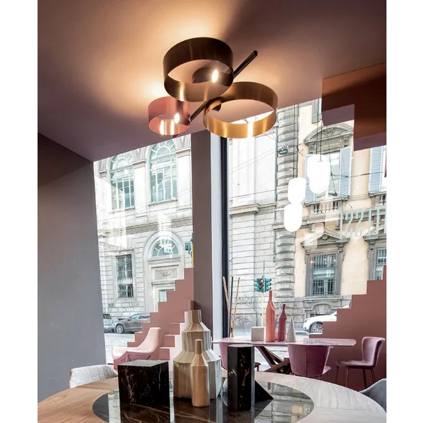 Lampada Led Loop Plafoniera formata da tre anelli in metallo verniciato di Riflessi