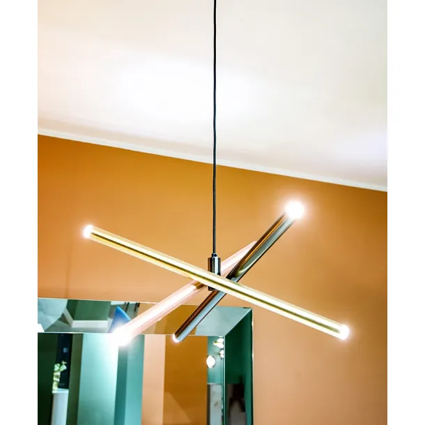Lampada a sospensione Shangai S6 composta da tre tubolari metallici verniciati con trattamento satinato galvanico di Riflessi