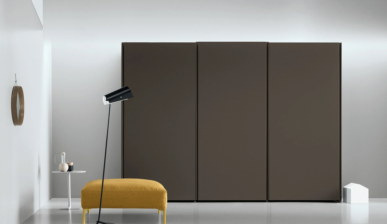 Armadio con ante scorrevoli Aria Gola di Kristalia
