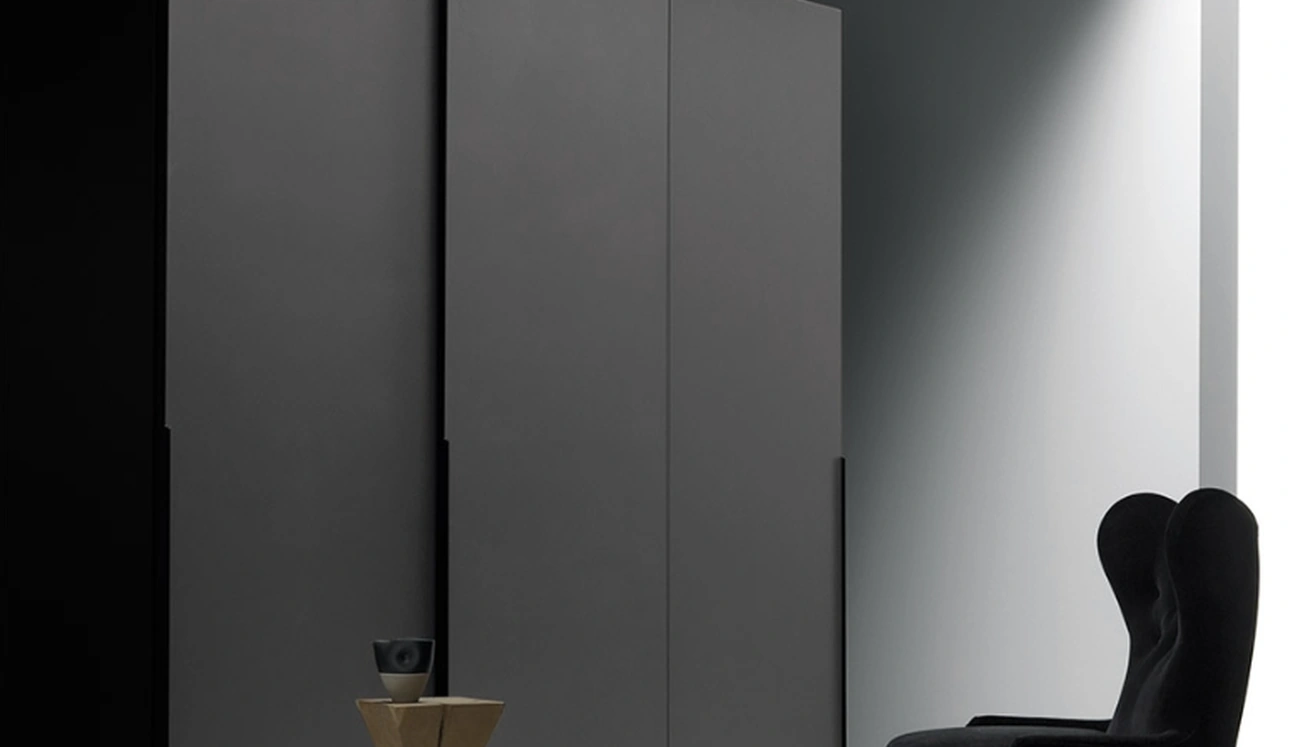 Armadio con ante scorrevoli Aria Profilo di Kristalia