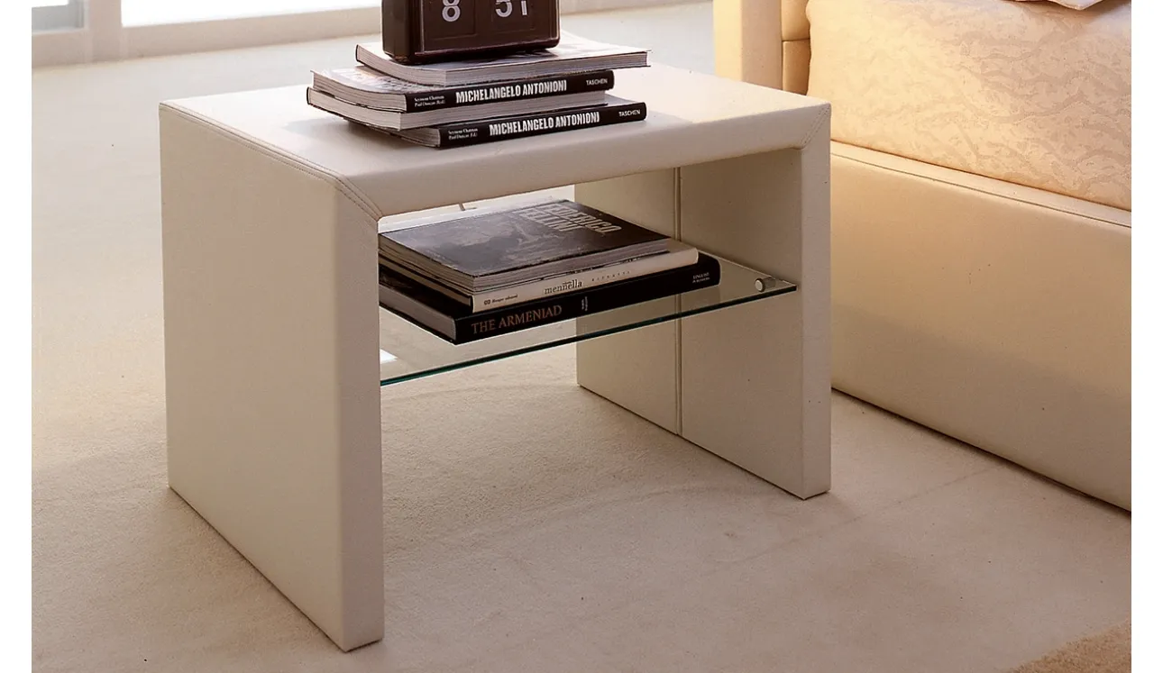 Comodino in legno rivestito in pelle Dorian di Cattelan Italia