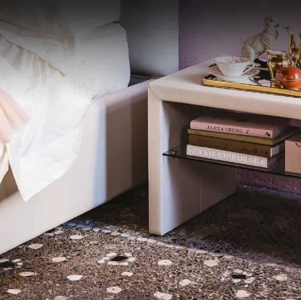 Comodino in legno rivestito in ecopelle Dorian di Cattelan Italia