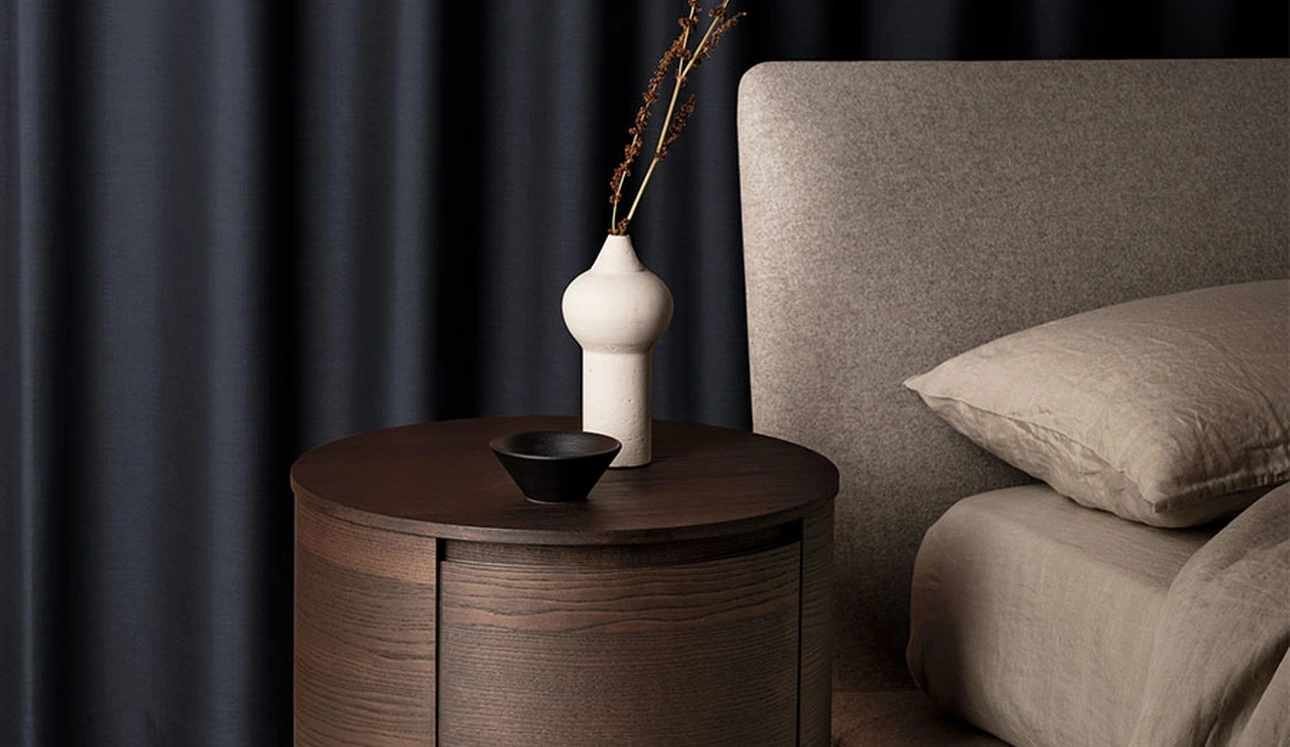 Comodino in legno Orbit di Kristalia