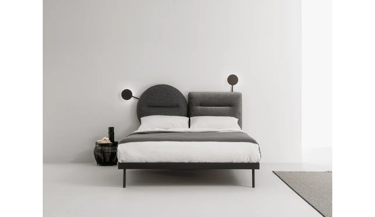 Letto con testiera in tessuto che si scompone in due forme da abbinare a piacere Bishape di Caccaro