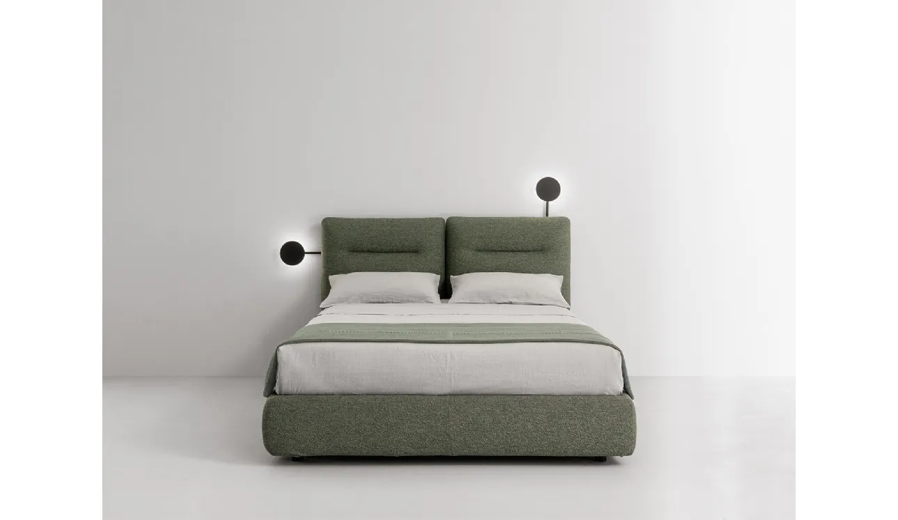 Letto contenitore con testiera in tessuto composta da due rettangoli Bishape di Caccaro