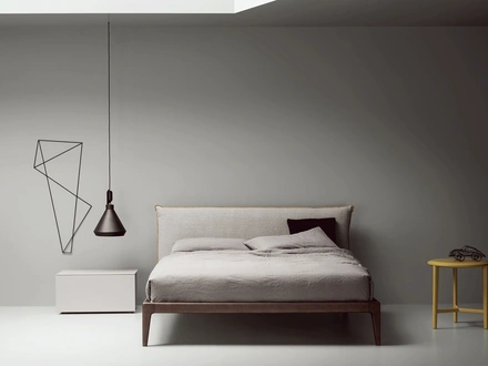 Letto con testiera imbottita Bun di Kristalia