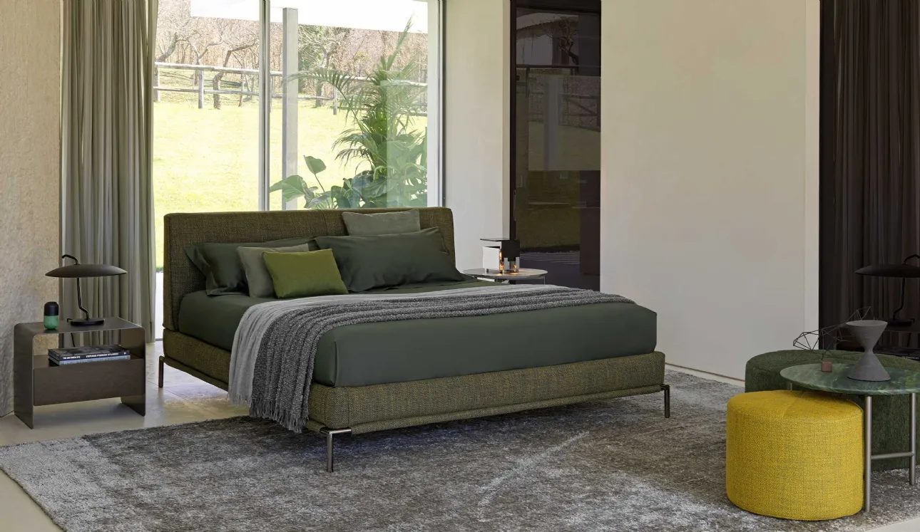 Letto in tessuto con piedini in metallo dal design pulito ed essenziale Icon di Flou