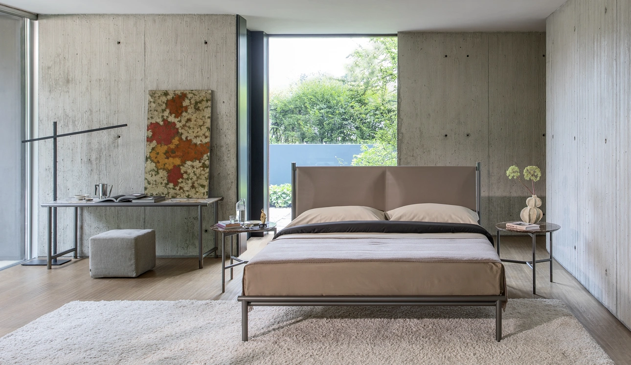 Letto in pelle Iko di Flou