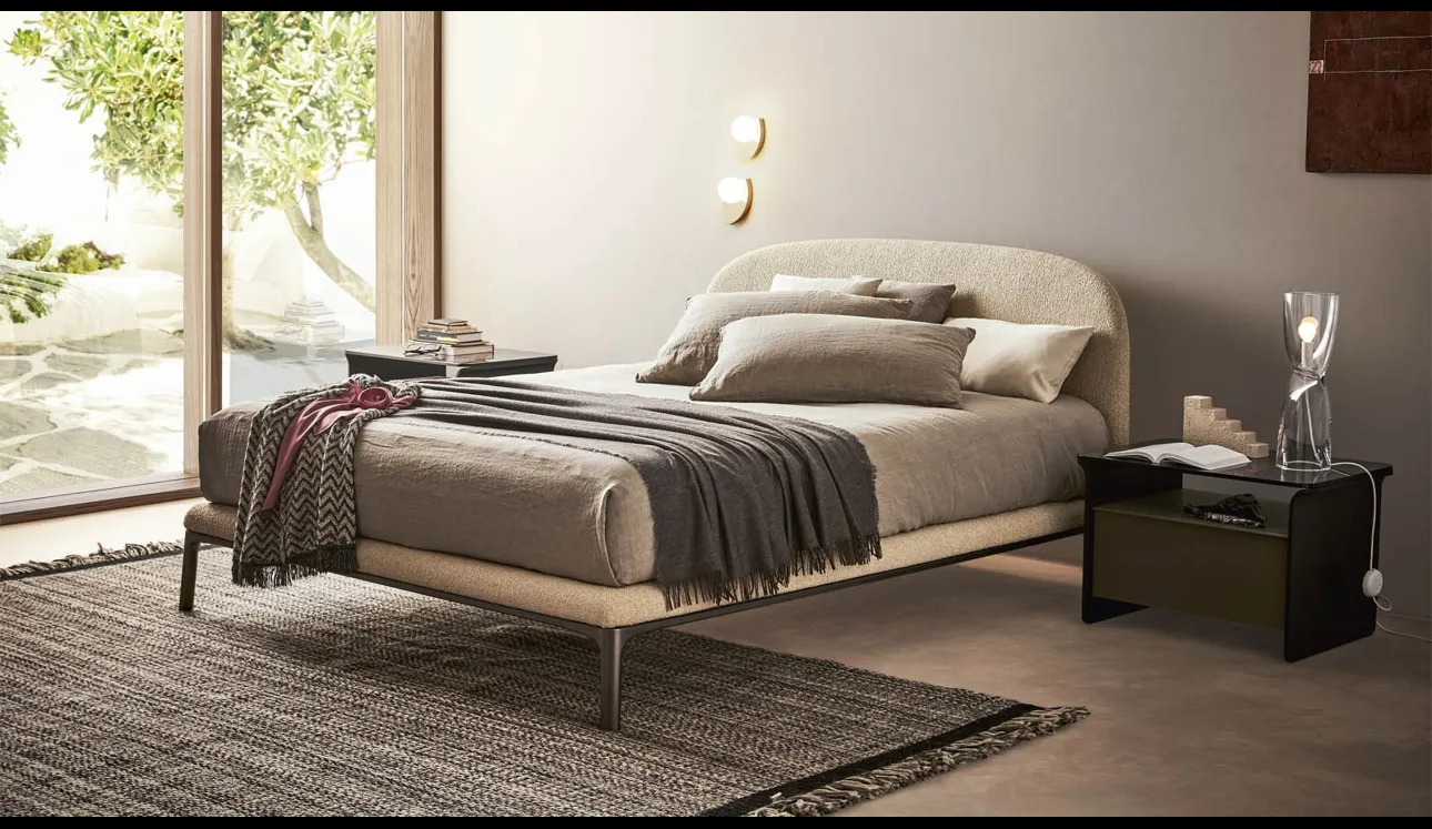 Letto in tessuto con testiera Rada di Pianca