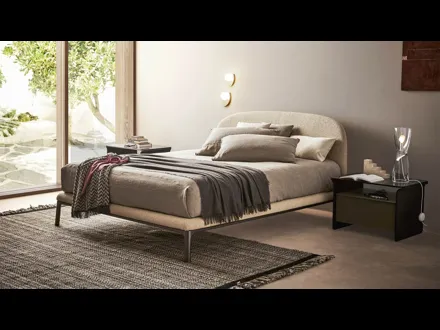 Letto in tessuto con testiera Rada di Pianca