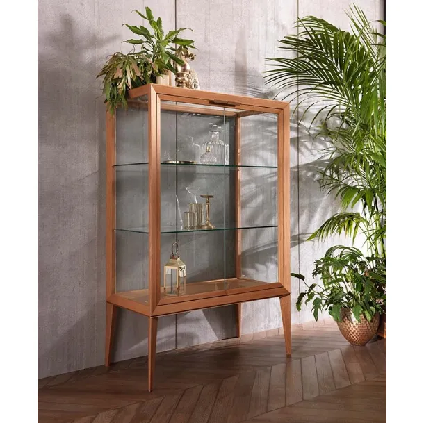 Madia Medea Alta Vetrina in legno di rovere tinto miele di Riflessi