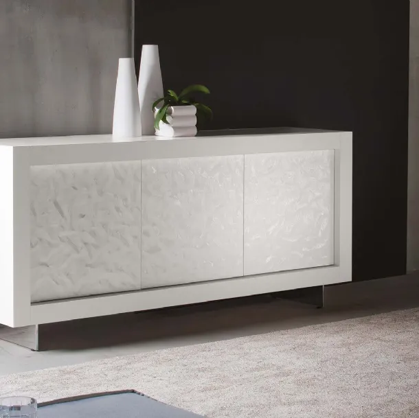 Madia Picasso P1 Mito in laccato opaco Bianco con ante in acciaio martellato laccato Bianco Lucido di Riflessi