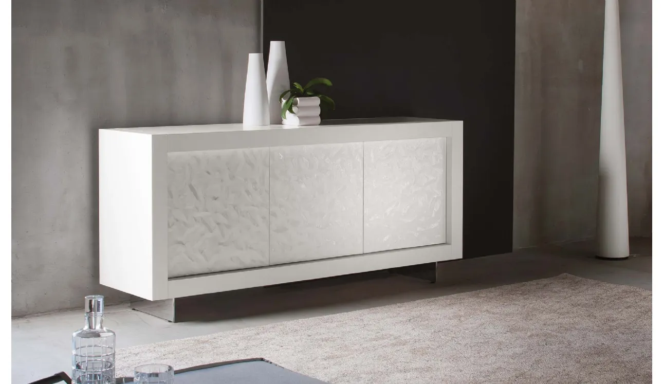 Madia Picasso P1 Mito in laccato opaco Bianco con ante in acciaio martellato laccato Bianco Lucido di Riflessi