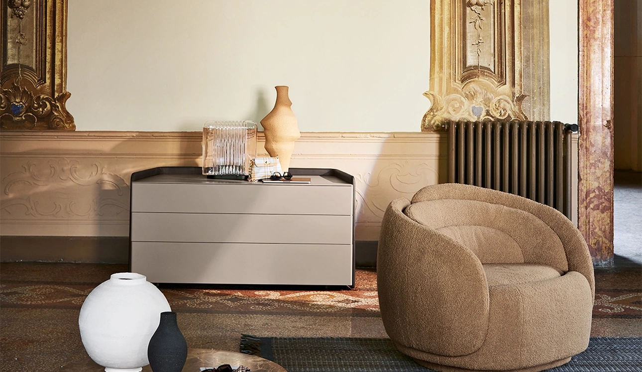 Poltroncina Peonia in tessuto imbottito di Pianca