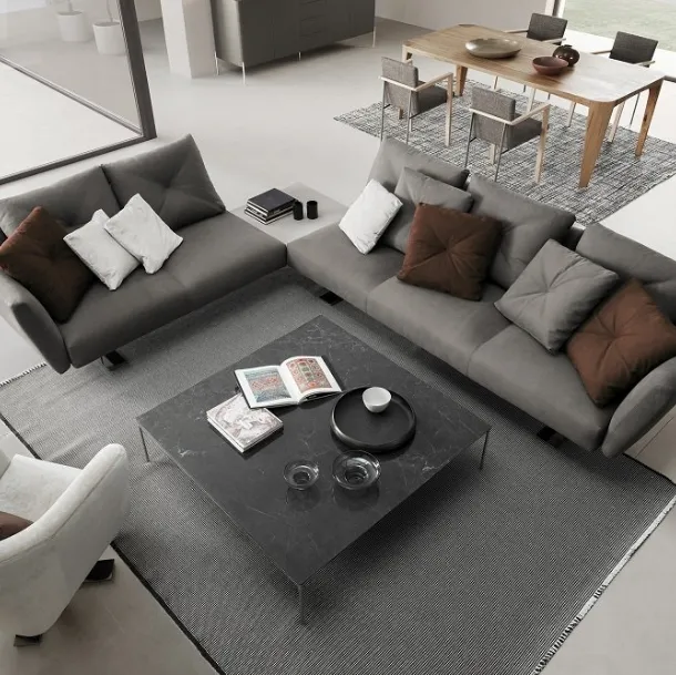 Poltrona in tessuto con base centrale in metallo Saint Barth di Presotto