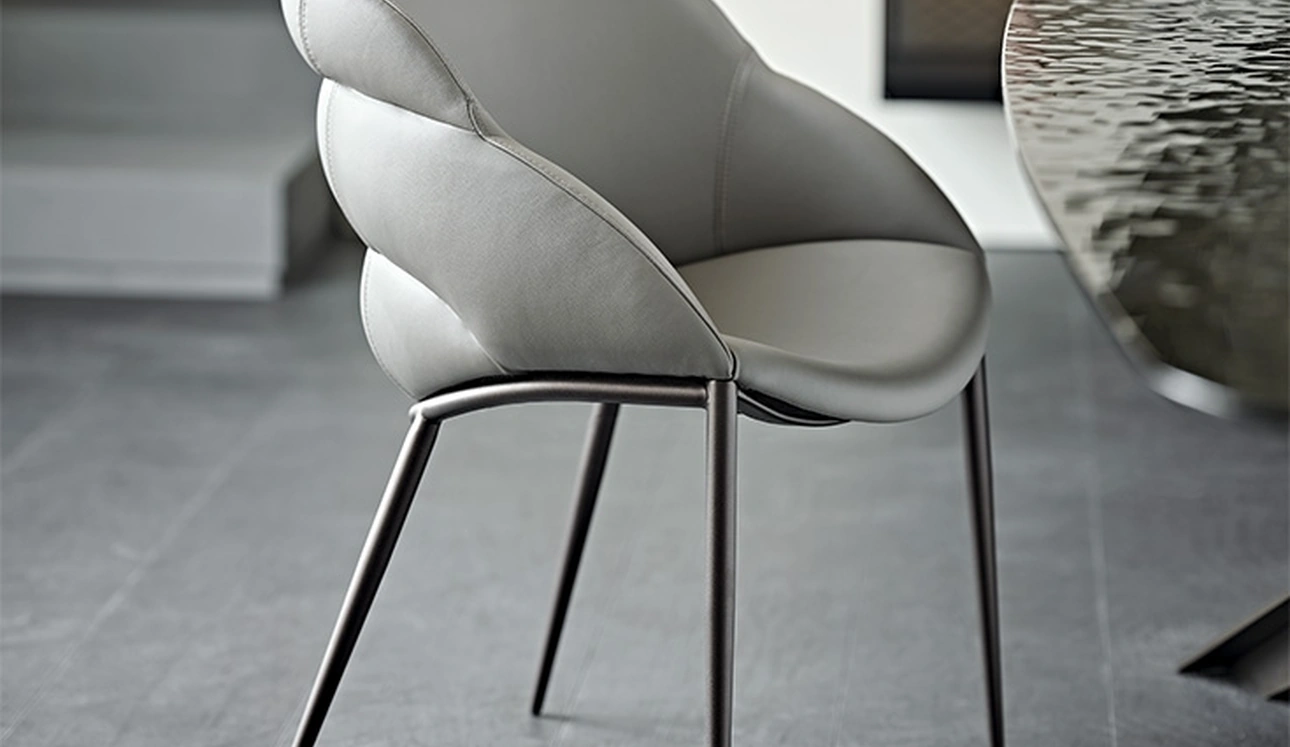 Sedia imbottita rivestita in ecopelle Camilla di Cattelan Italia