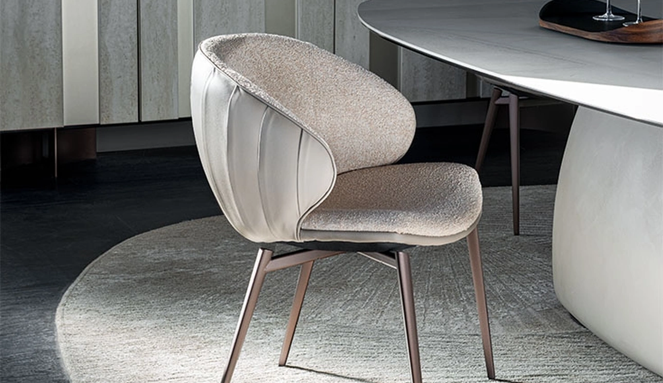 Sedia Charlotte in tessuto e pelle di Cattelan Italia