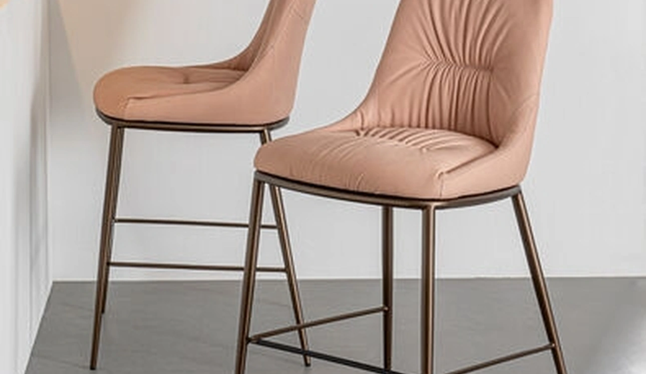 Sgabello Chic in pelle nabuk di Riflessi