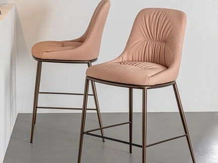 Sgabello Chic in pelle nabuk di Riflessi