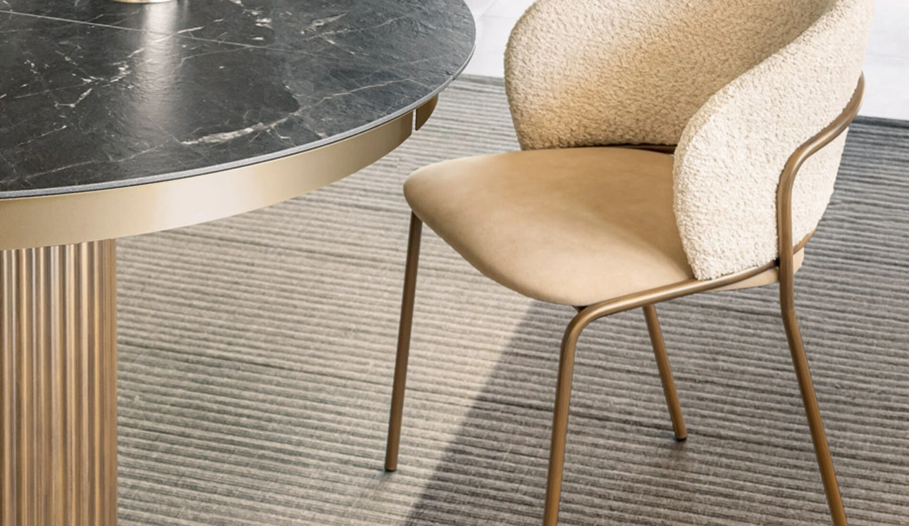 Sedia Vela in tessuto imbottito di Riflessi