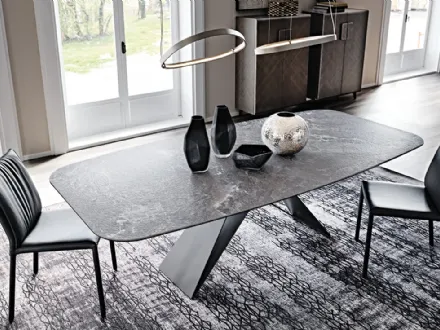 Tavolo con base in acciaio e piano in ceramica Premier Keramik di Cattelan Italia