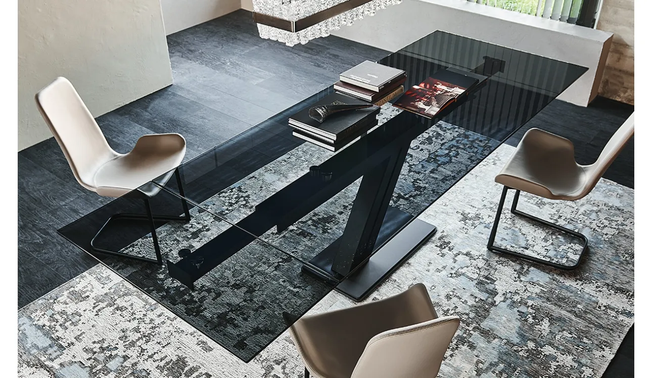 Tavolo allungabile on base in metallo e piano in cristallo fumè Zeus Drive di Cattelan Italia