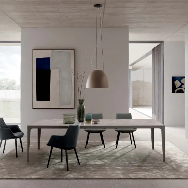 Tavolo Grand More con top effetto Marmo lucido e base in metallo di Presotto