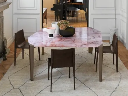 Tavolo Milestone con top irregolare in marmo Rosa di Arketipo