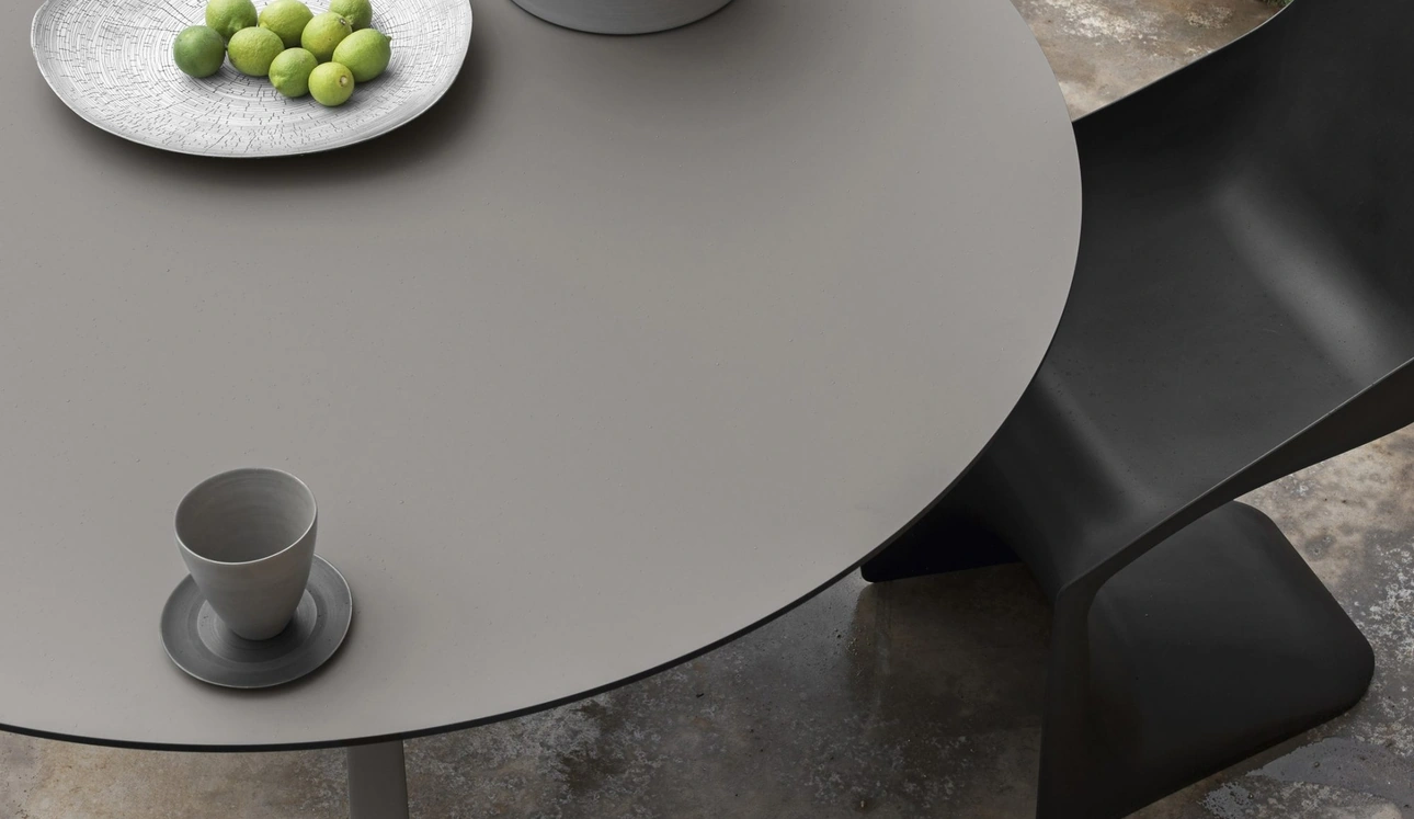 Tavolo rotondo Oops di Kristalia