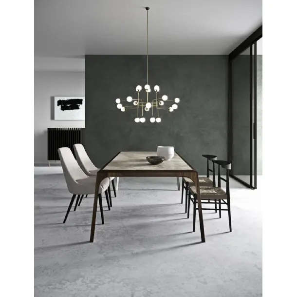 Tavolo rettangolare Relevé con top in ceramica e struttura in essenza di Presotto