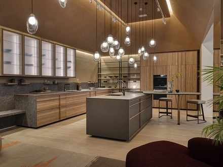 Cucina Design Archigraphica in Noce e top in Granito di Valcucine