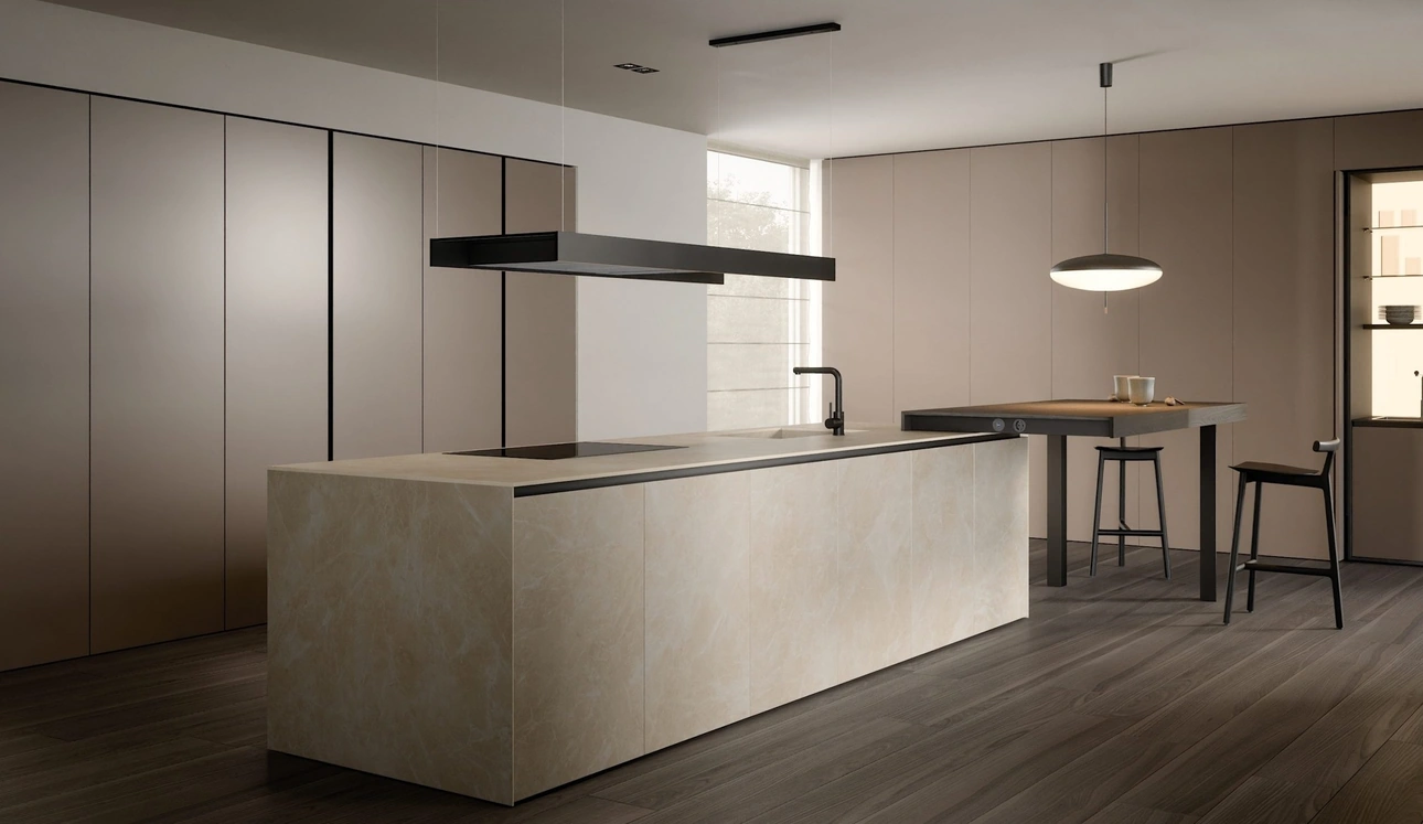 Cucina Design con isola C08 in laccato e gres di Copat Life