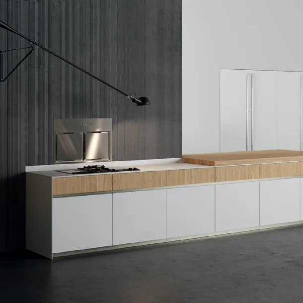 Cucina Design lineare in legno di rovere e laccato satinato con top in Laminam con vasca integrata Sistemi 4|1|1 di Copat Life