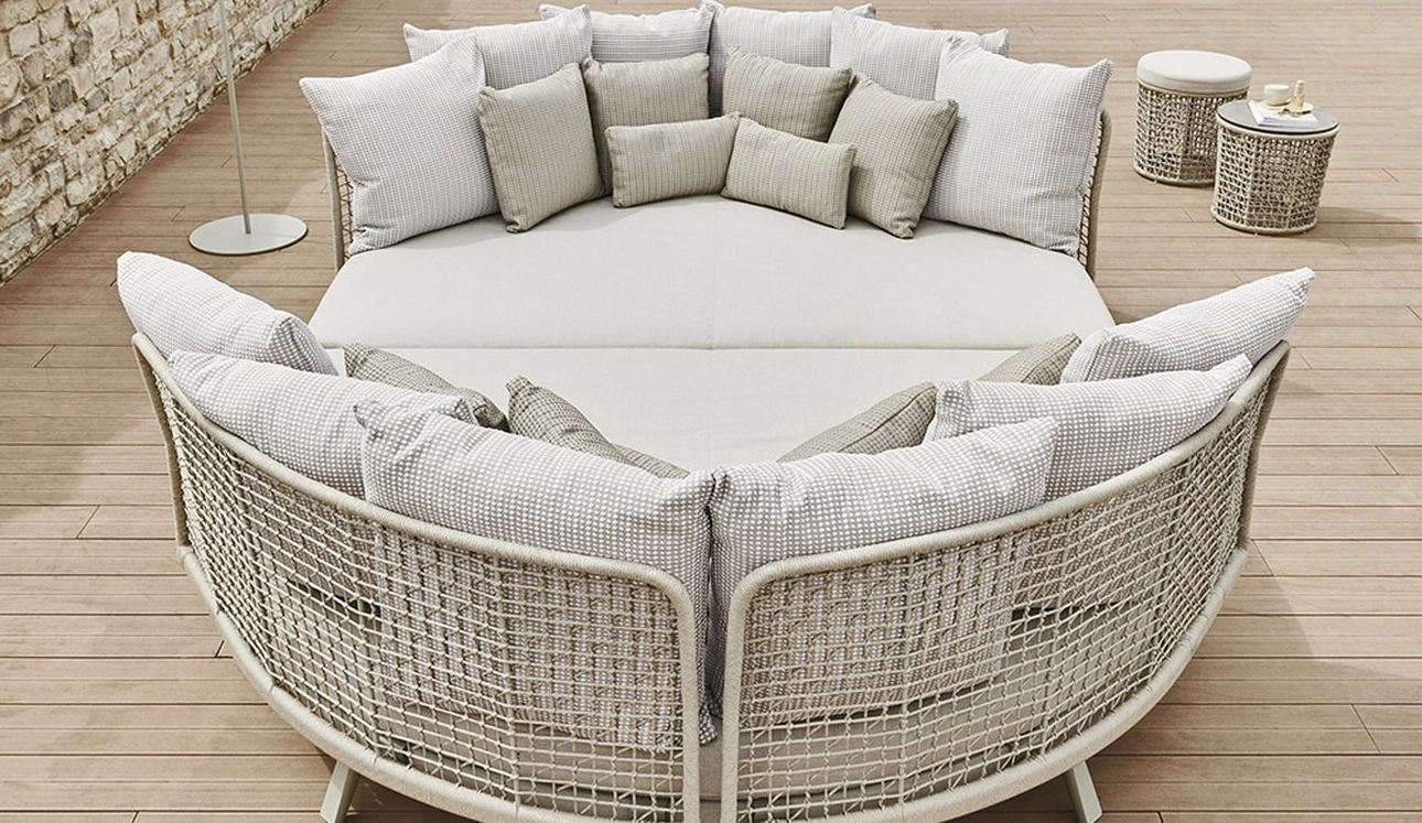 Divano Emma Daybed Compact in fibra intrecciata di Varaschin