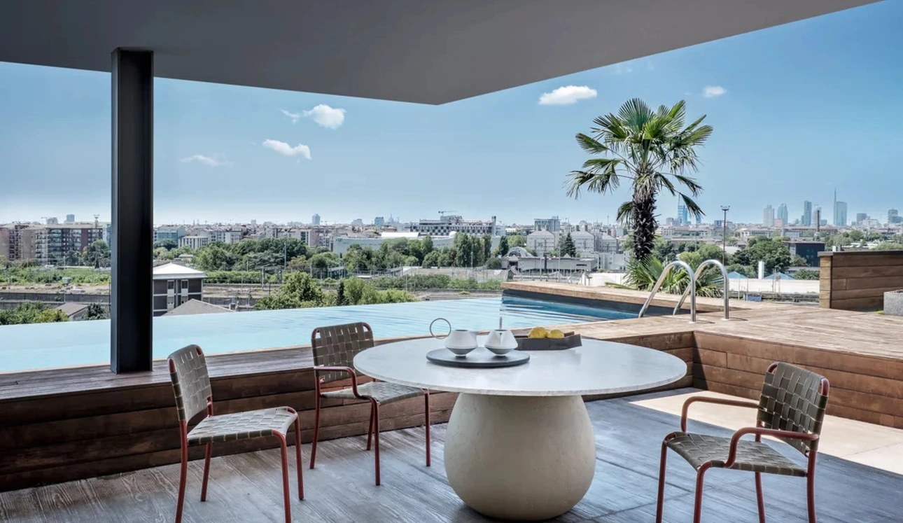 Tavolo Tondo Inout in marmo e cemento di Gervasoni